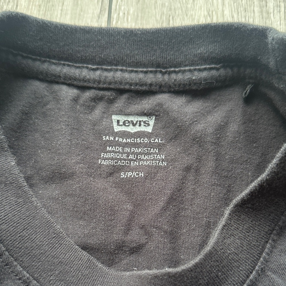 Levi's Cropped Tee - Picture 2 of 3
